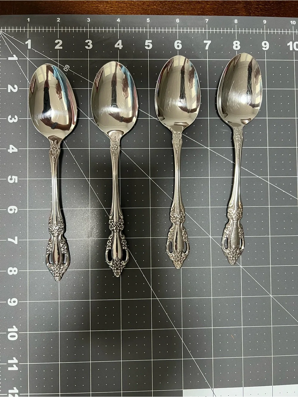 Vintage Oneida Brahms Deluxe Stainless Oval Soup Spoon set of 4